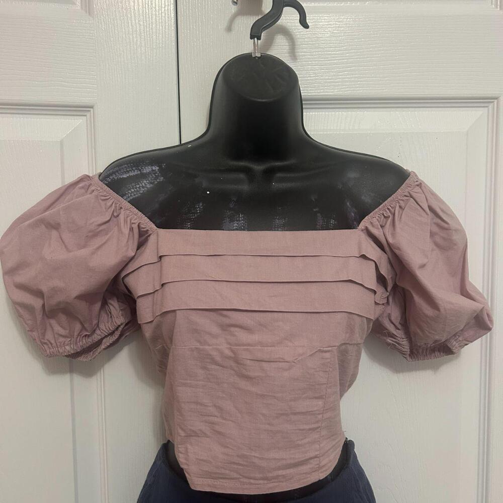 NWT - Lavendar/pink puff-sleeved crop. Super cute. Size S.